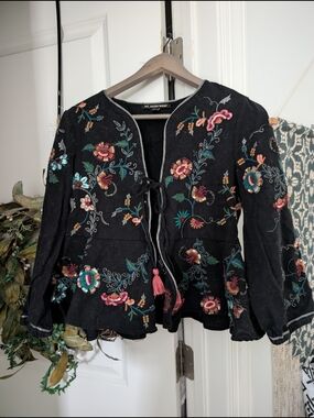 Gorgeous Boho Embroidered Floral Dressy Jacket TRF Outerwear Zara Small Black